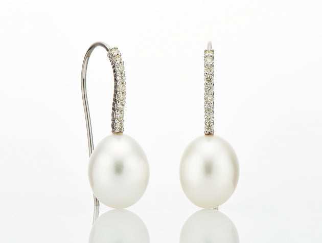 Freshwater Cultured Pearl & Diamond Earring