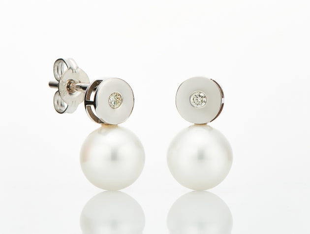 Freshwater Cultured Pearl & Diamond Earring