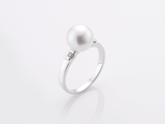 Freshwater Cultured Pearl and Diamond Ring