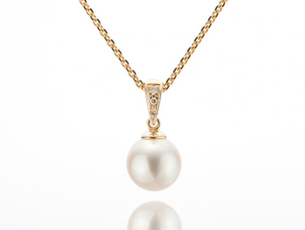 Freshwater Cultured Pearl and diamond Pendant