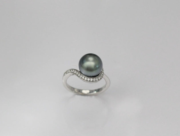 Tahitian Cultured Pearl and Diamond Ring