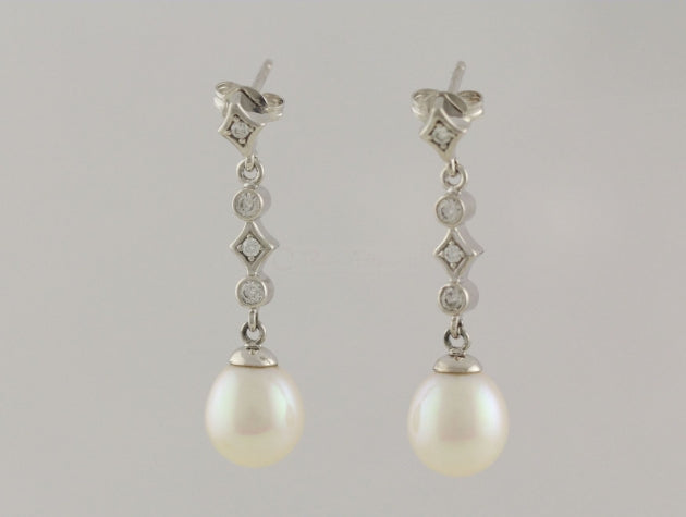 Freshwater Cultured Pearl and Diamond Earring
