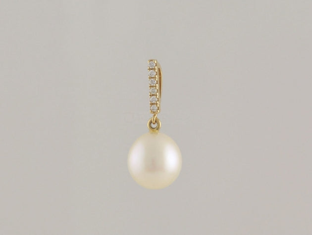 Freshwater Cultured Pearl and Diamond Pendant
