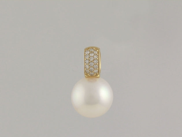 Freshwater Cultured Pearl and Diamond Pendant