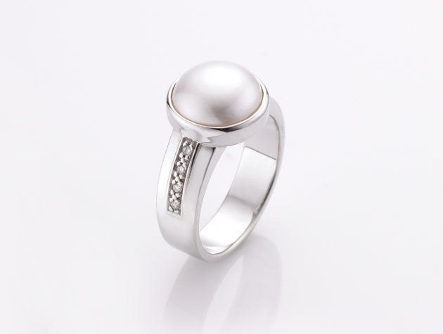 Fresh Water Cultured Pearl and Diamond Ring