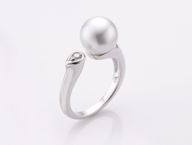 South Sea Cultured Pearl and Diamond Ring
