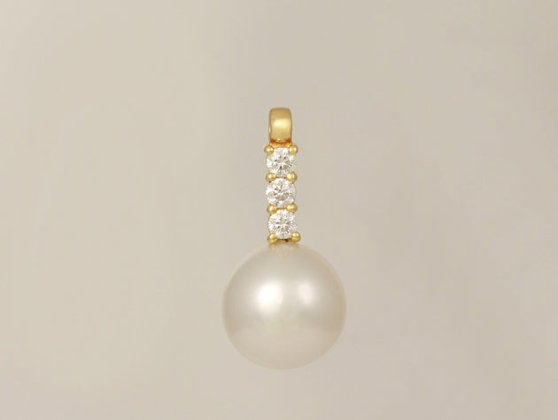 South Sea Cultured Pearl & Diamond Pendant