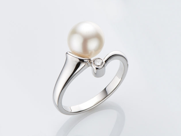 South Sea Cultured Pearl and Diamond Ring