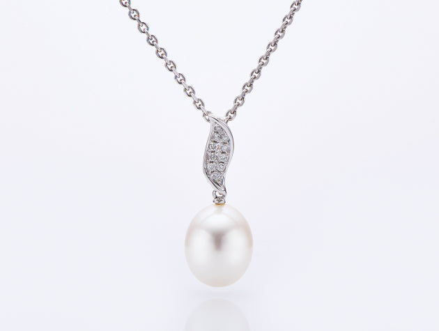 Freshwater Cultured Pearl & Diamond Pendant