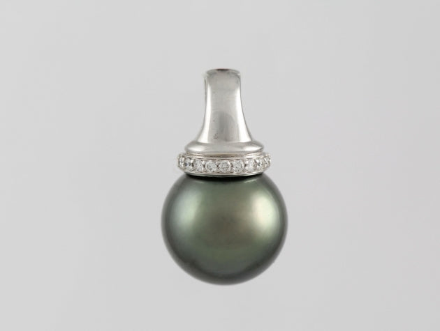 Tahitian Cultured Pearl and Diamond Enhancer